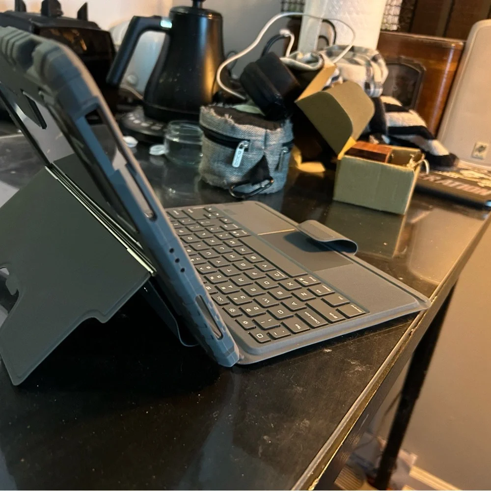 Gray Bluetooth keyboard Hard Case for IPad 10.5”